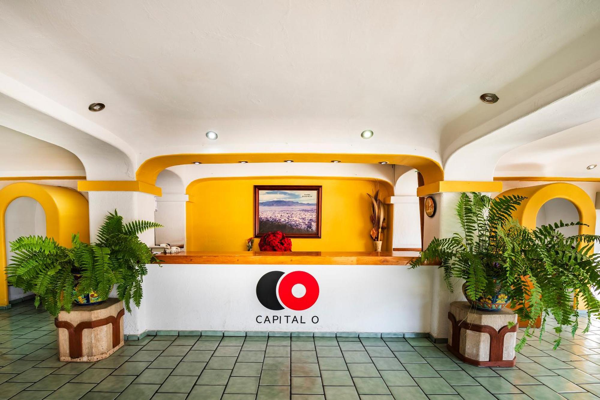 Отель Capital O Colon, Ciudad Guzman Jalisco Экстерьер фото