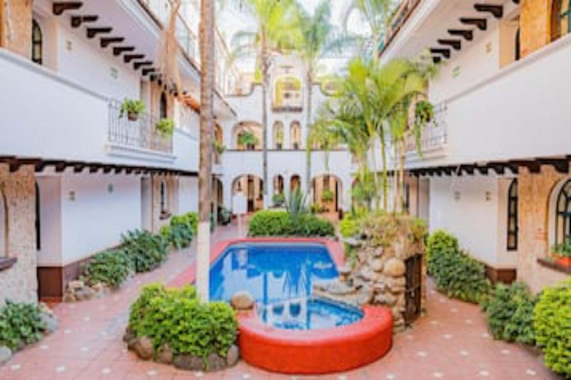 Отель Capital O Colon, Ciudad Guzman Jalisco Экстерьер фото